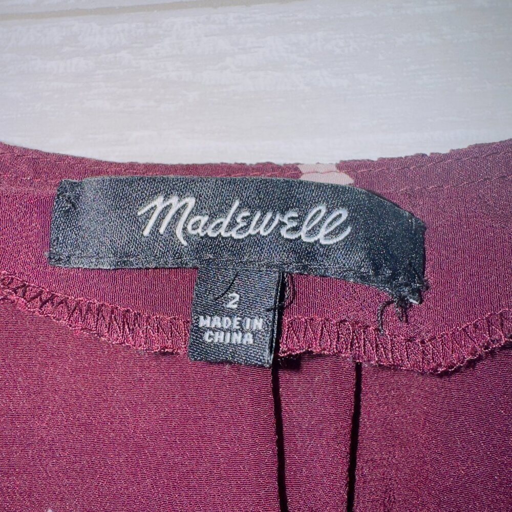 Madewell Women's Burgundy Maroon Short Sleeve Star Print Silk Belle Top size 2 - Picture 2 of 6
